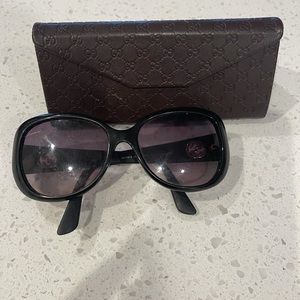GUCCI Sunglasses - Perfect Condition. Only wore for 1 Summer. LIKE NEW